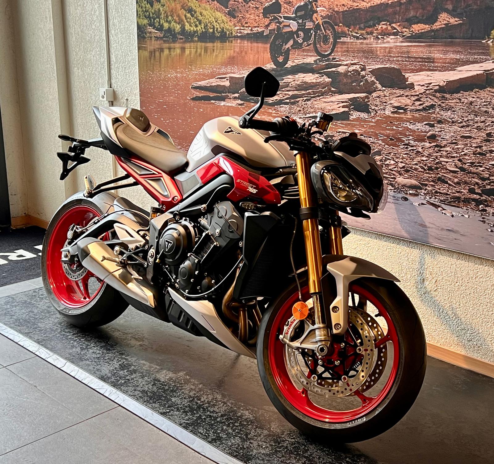 TRIUMPH Street Triple 765 RX-image-1