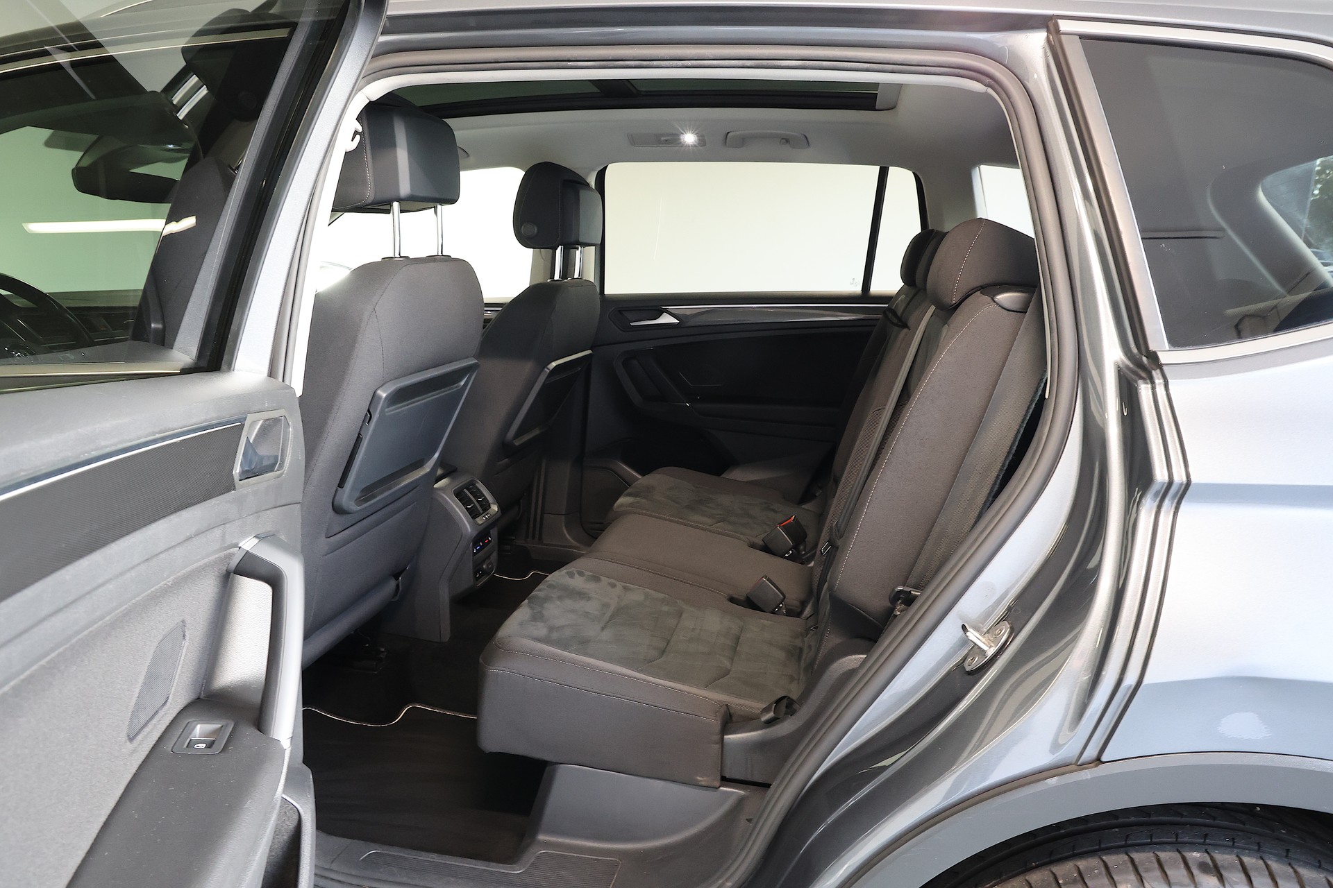 VW Tiguan Allspace 2.0 TDI SCR Highline DSG *7-Sitzer*-image-16