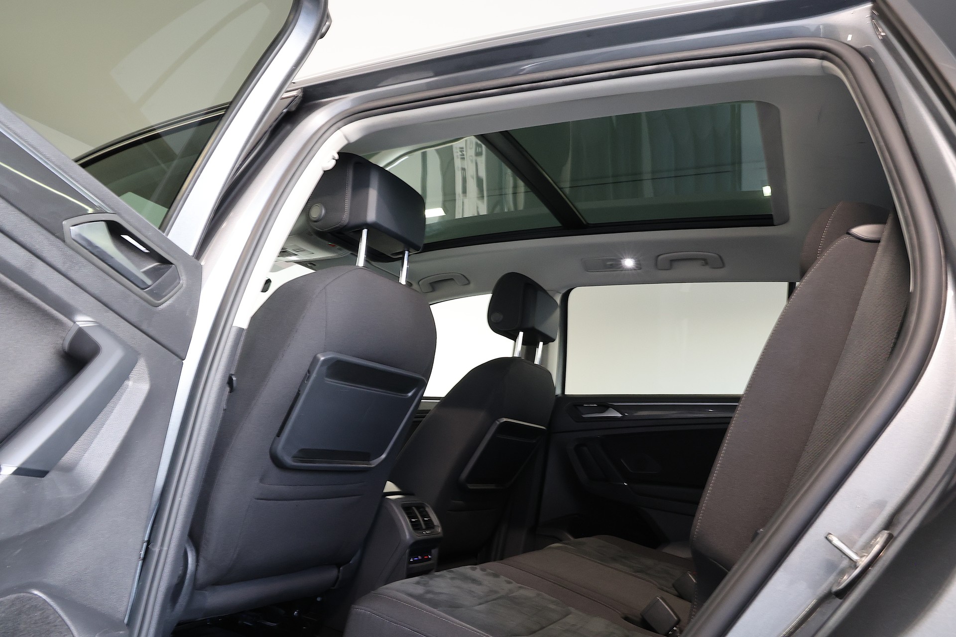 VW Tiguan Allspace 2.0 TDI SCR Highline DSG *7-Sitzer*-image-17