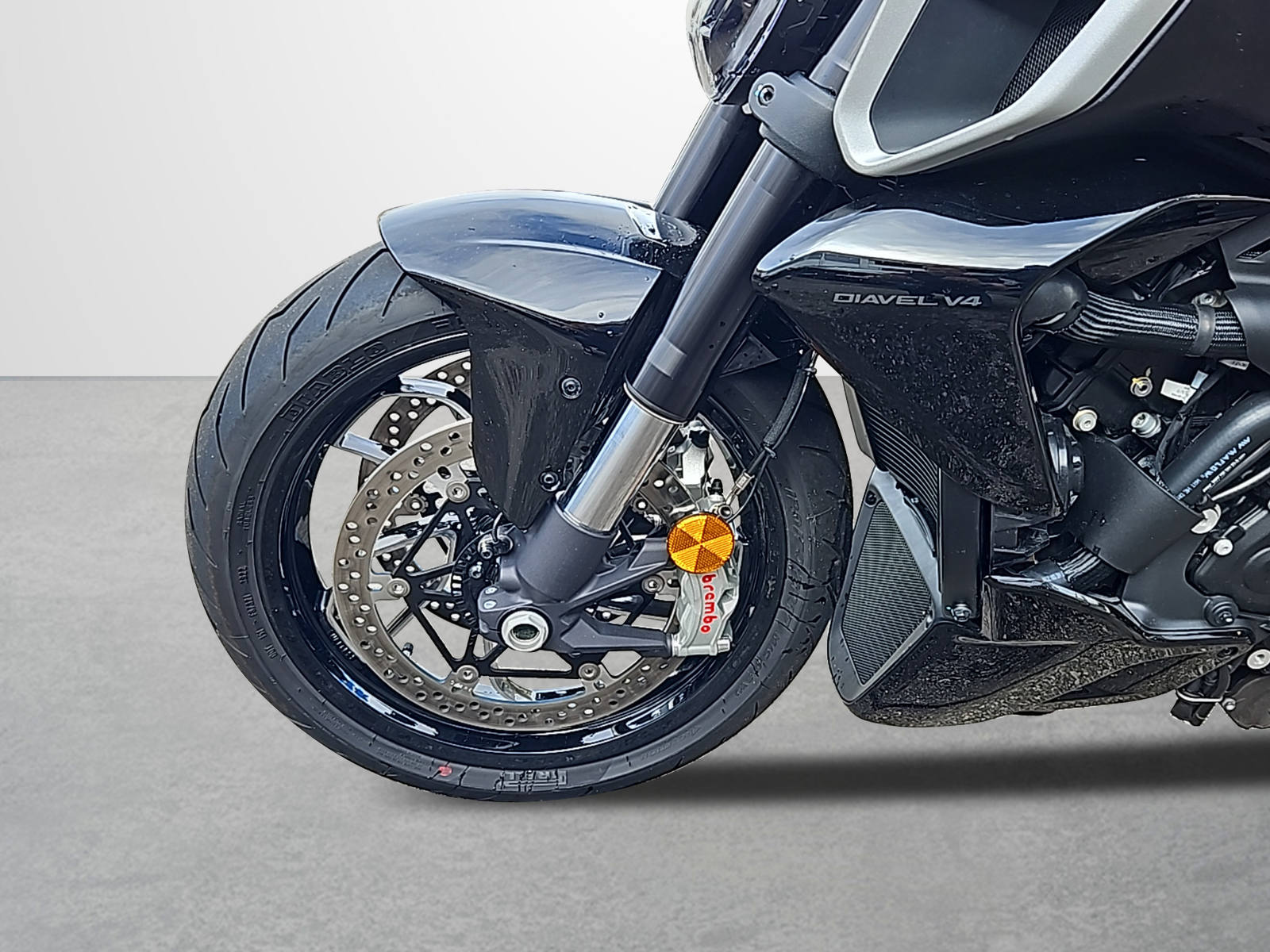 DUCATI Diavel V4-image-1