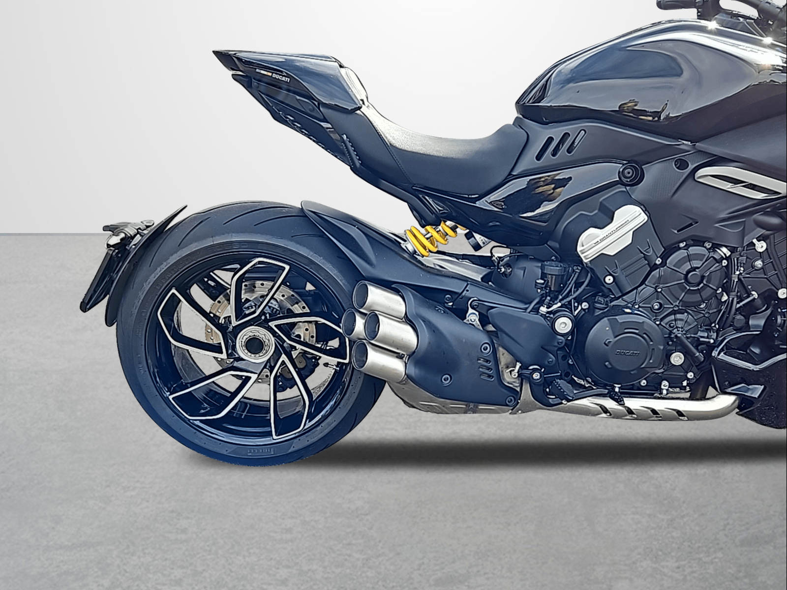 DUCATI Diavel V4-image-3
