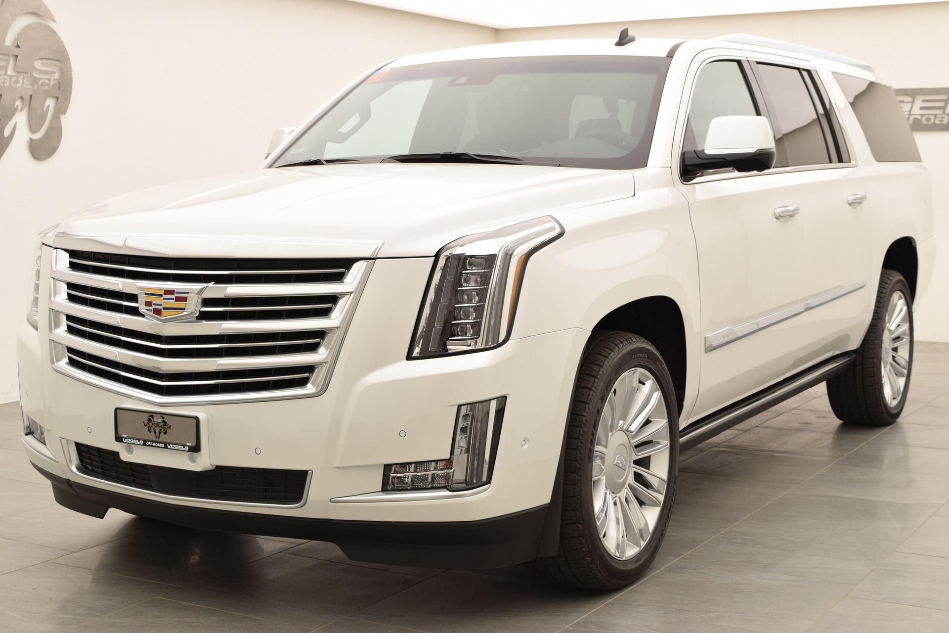 CADILLAC Escalade 6.2 ESV Platinum-showroom-element-1