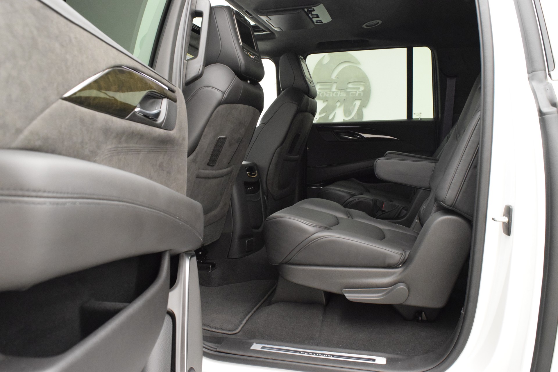 CADILLAC Escalade 6.2 ESV Platinum-image-14