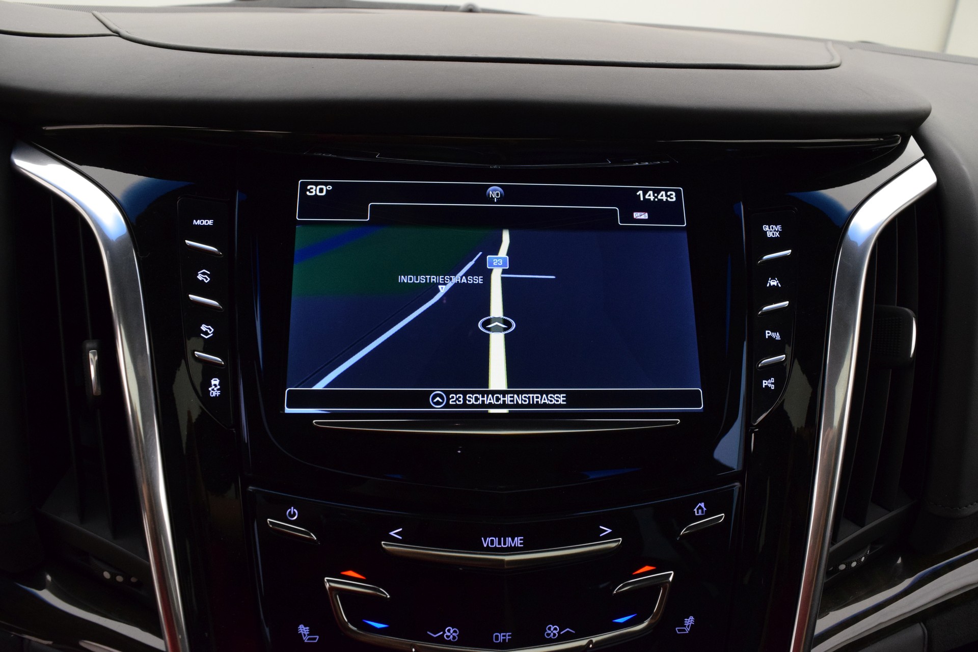 CADILLAC Escalade 6.2 ESV Platinum-image-11