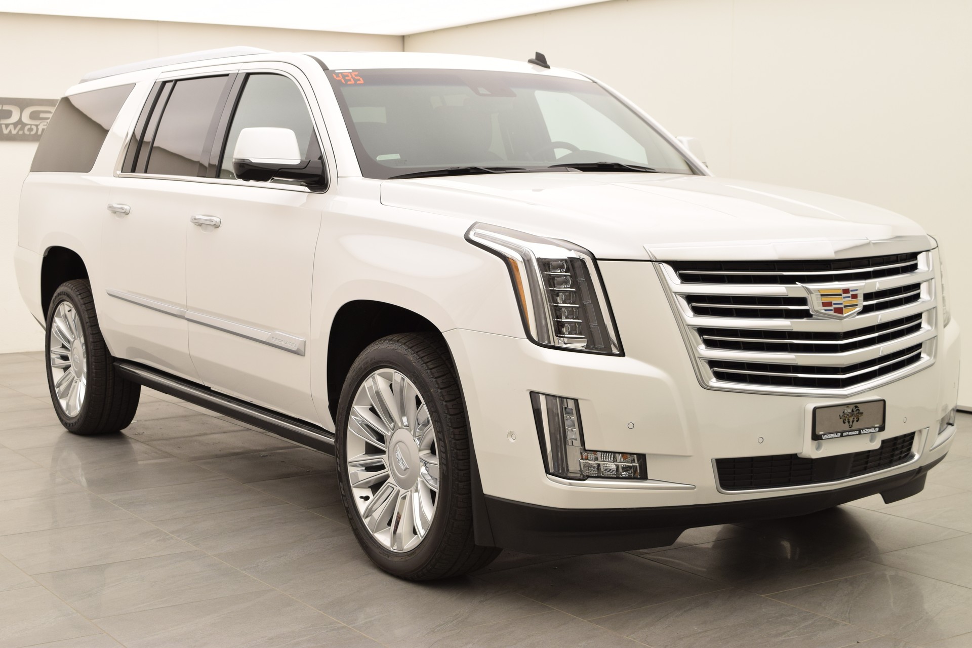 CADILLAC Escalade 6.2 ESV Platinum-showroom-element-3