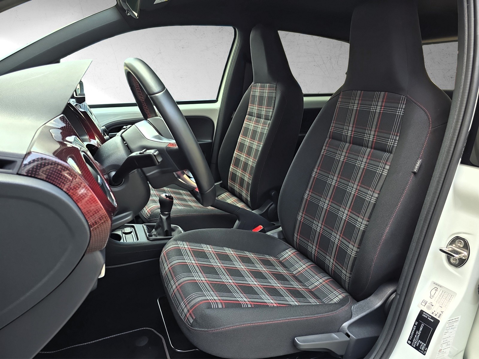 VW Up 1.0 TSI GTI-image-6