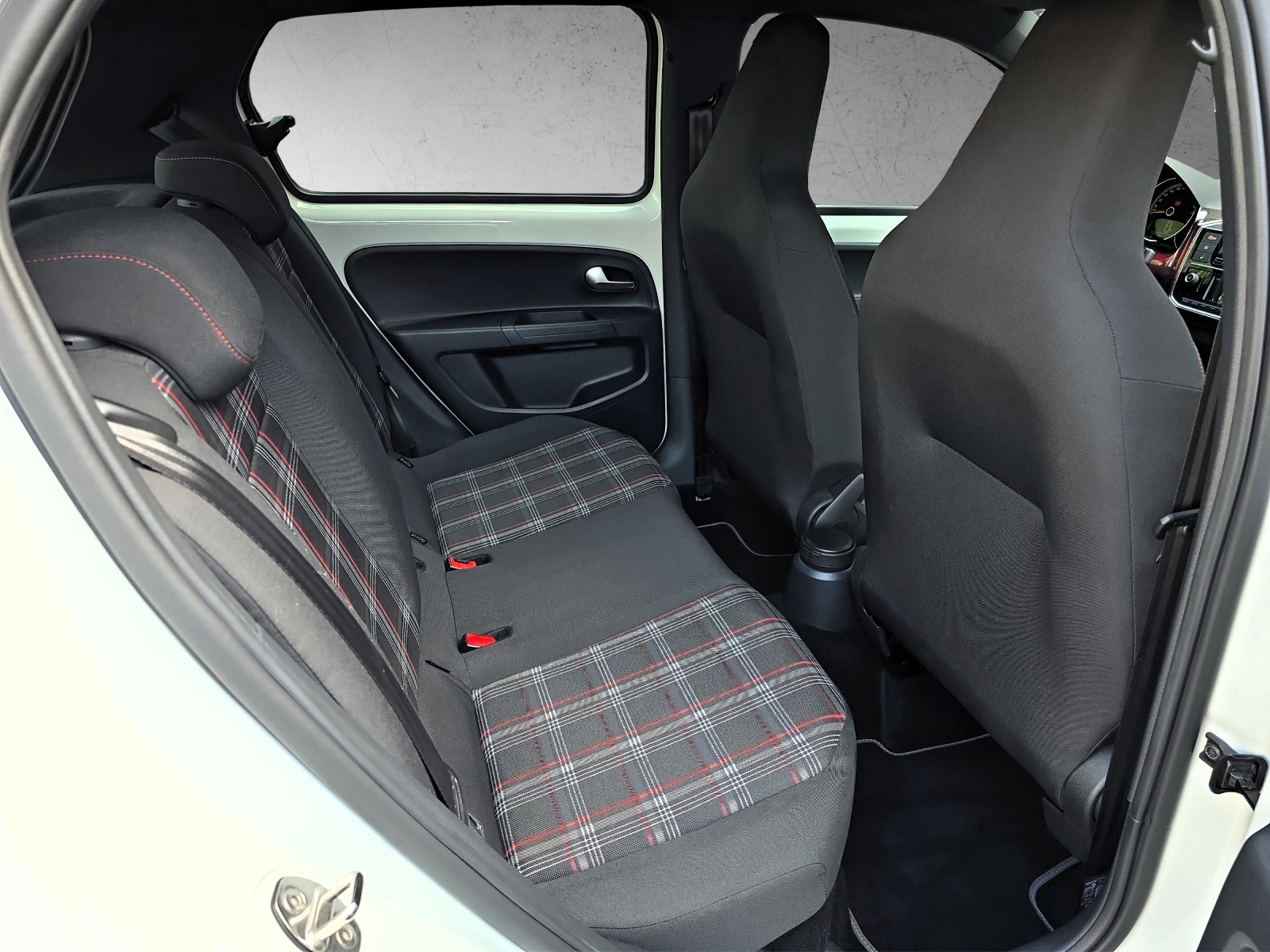 VW Up 1.0 TSI GTI-image-12