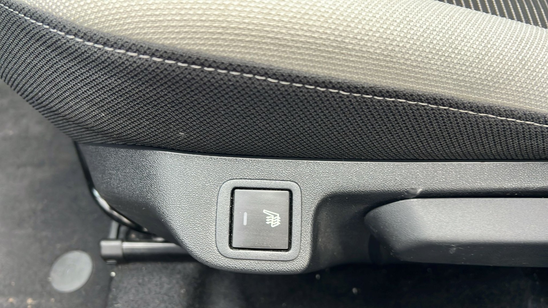 PEUGEOT 108 1.2 VTi Allure Top-image-16