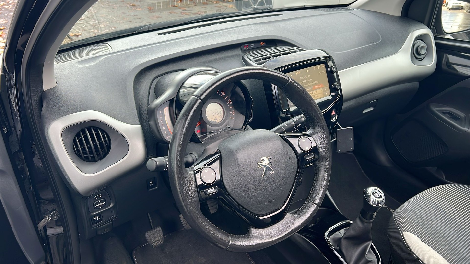 PEUGEOT 108 1.2 VTi Allure Top-image-12