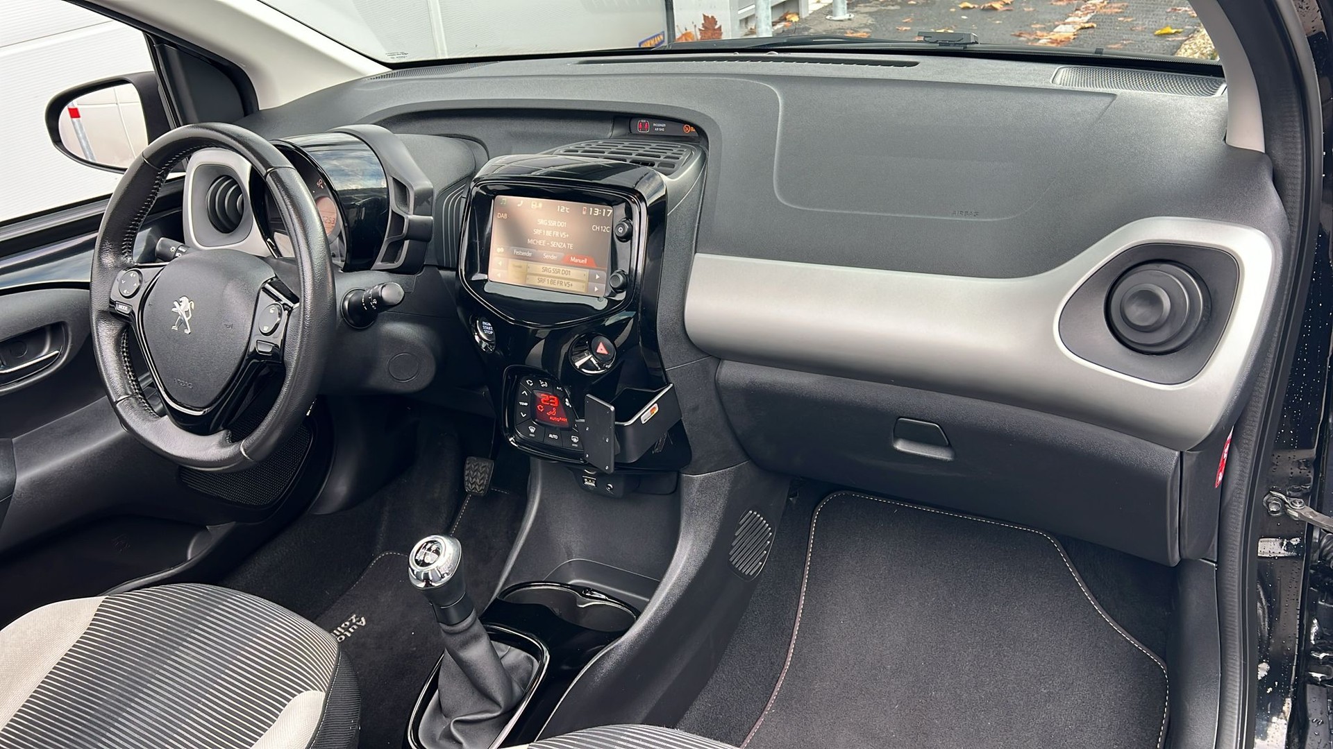 PEUGEOT 108 1.2 VTi Allure Top-image-14