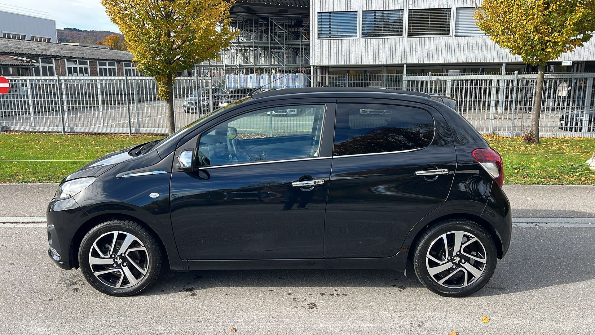 PEUGEOT 108 1.2 VTi Allure Top-image-5
