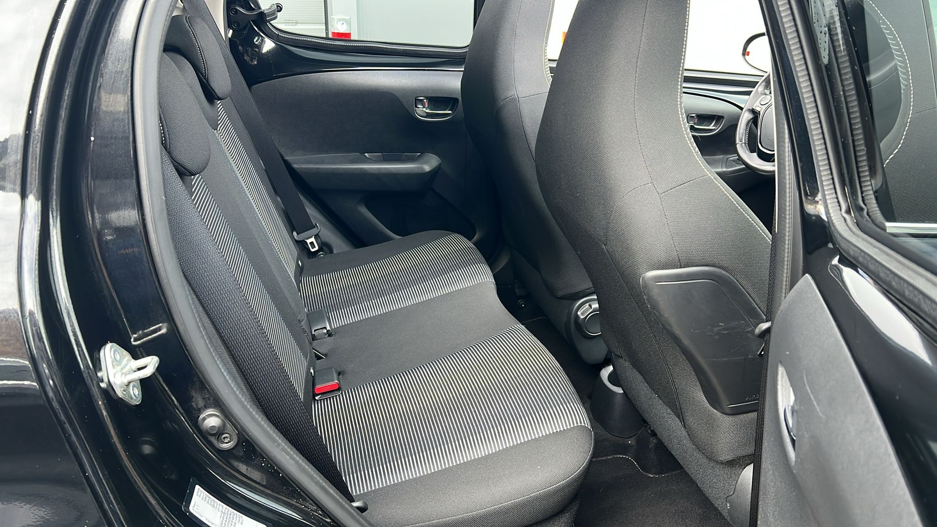 PEUGEOT 108 1.2 VTi Allure Top-image-18