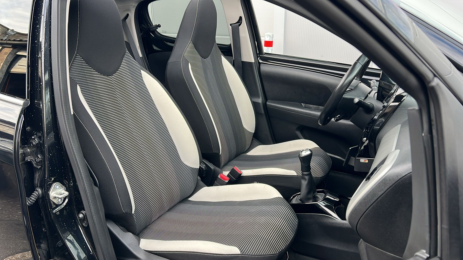 PEUGEOT 108 1.2 VTi Allure Top-image-17