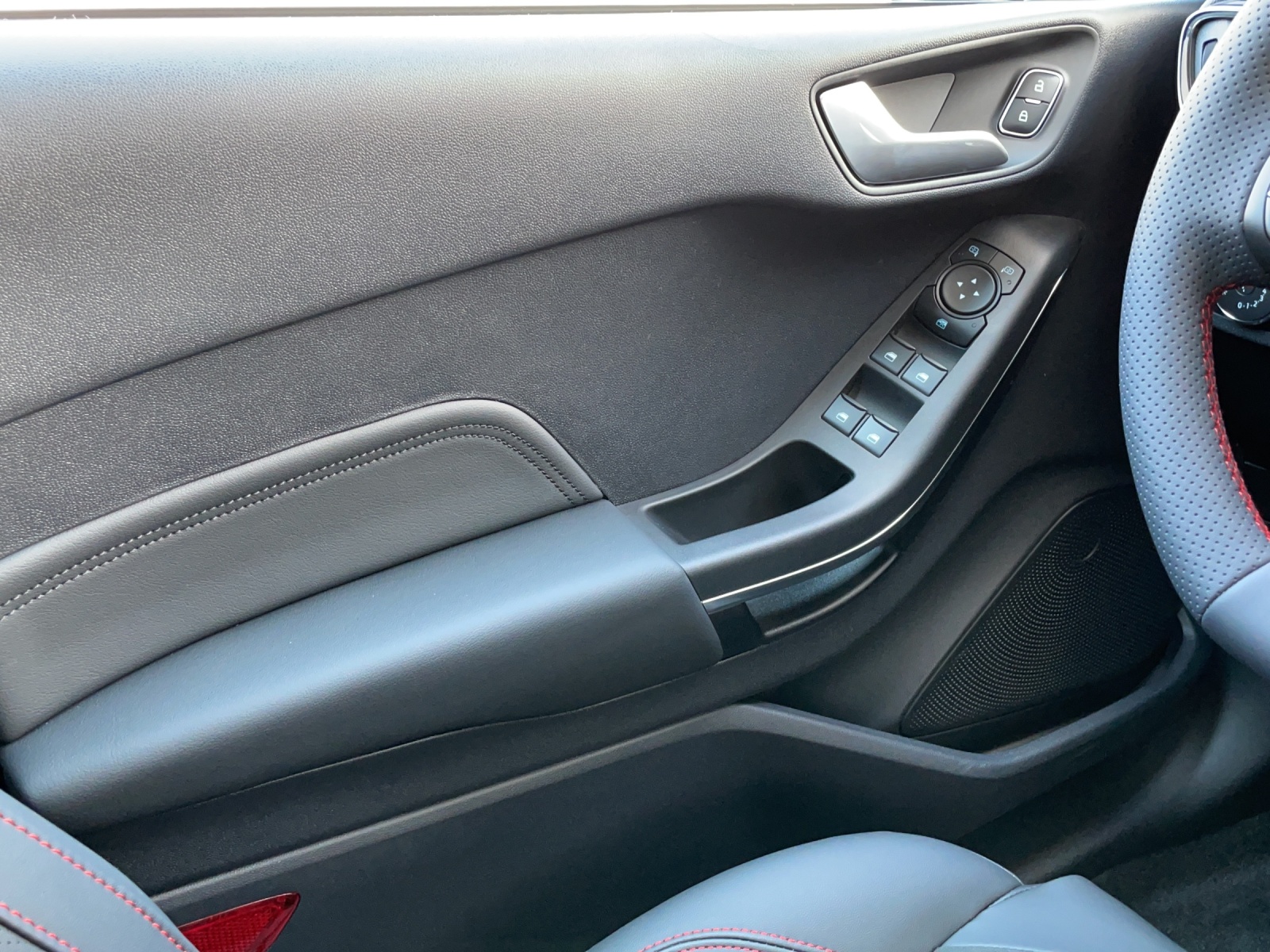 FORD Fiesta 1.0 EcoB Hybrid ST-Line X-image-10