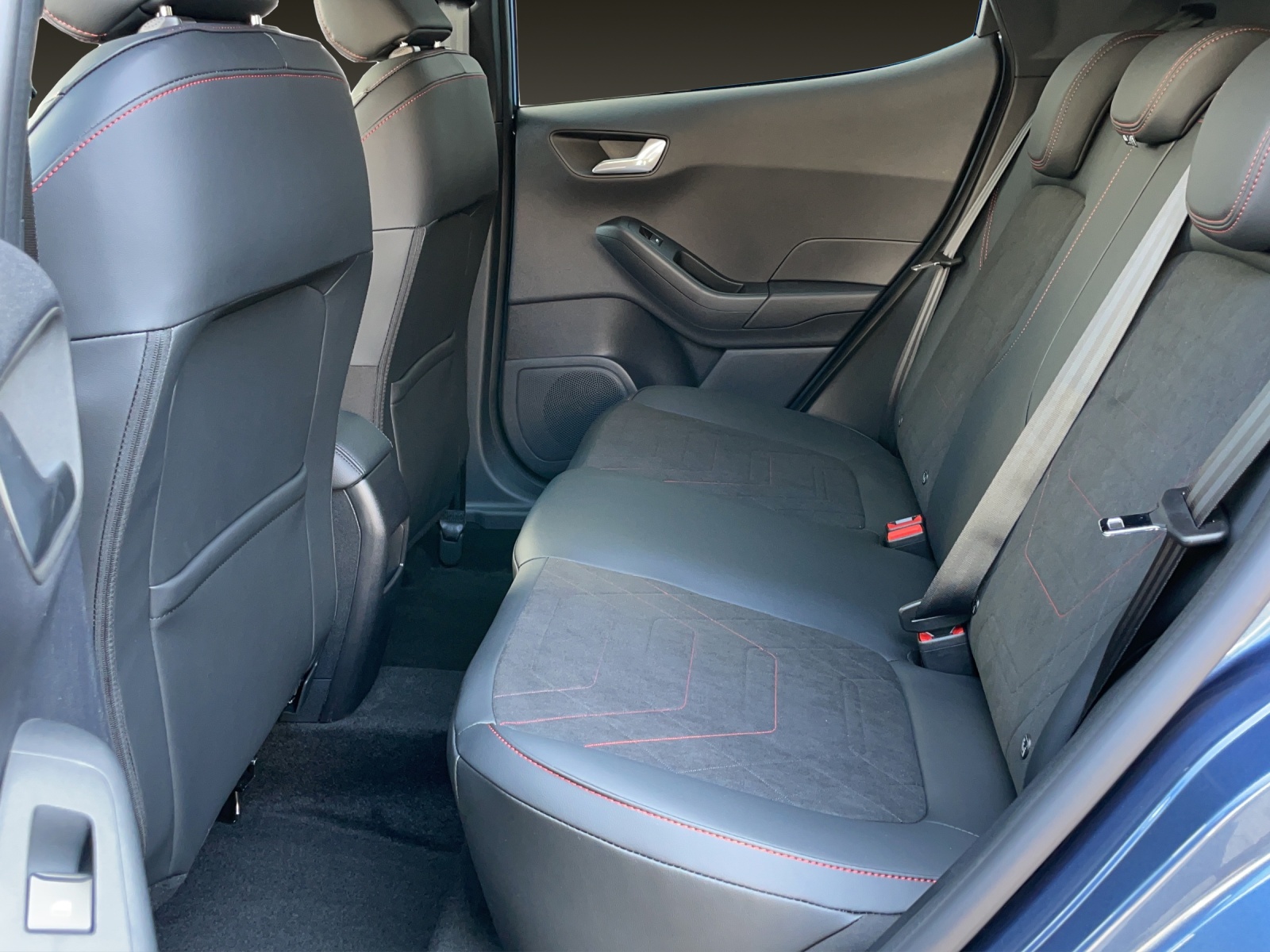 FORD Fiesta 1.0 EcoB Hybrid ST-Line X-image-11
