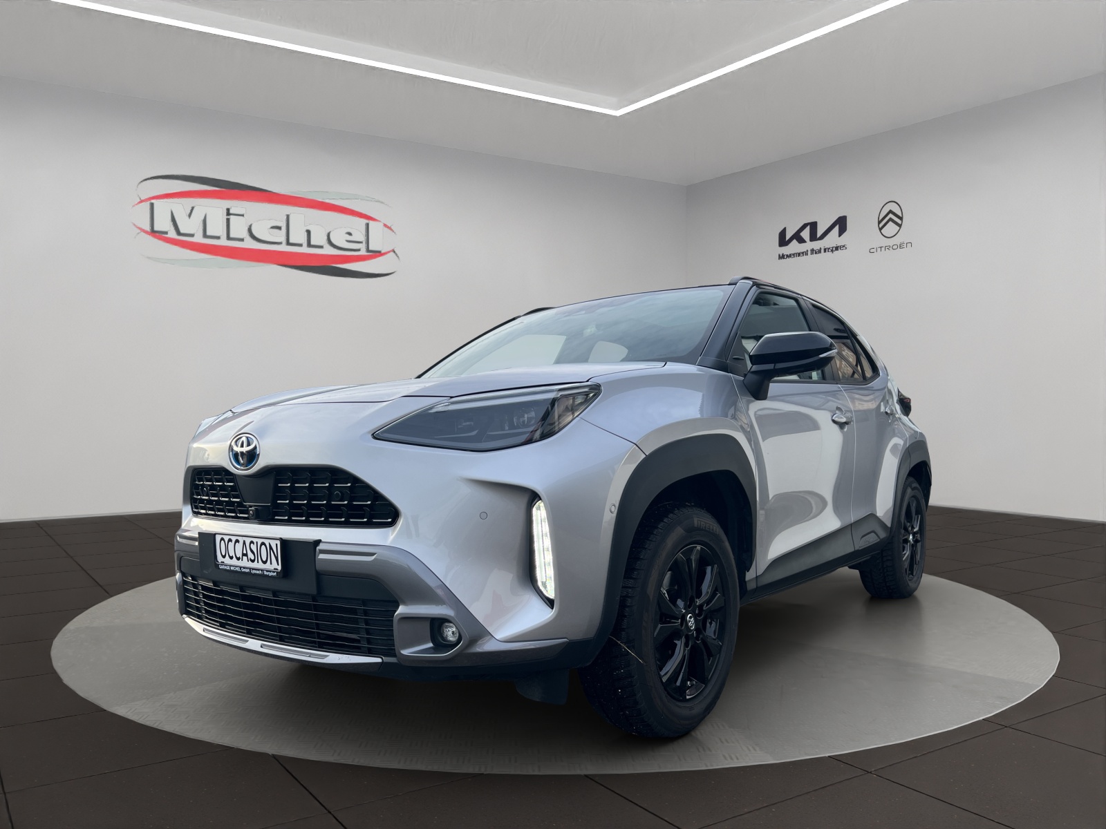 TOYOTA Yaris Cross 1.5 Adventure e-CVT AWDi / Panorama-Glasdach / Navigation / Head-Up Display / Heckklappe elektrisch