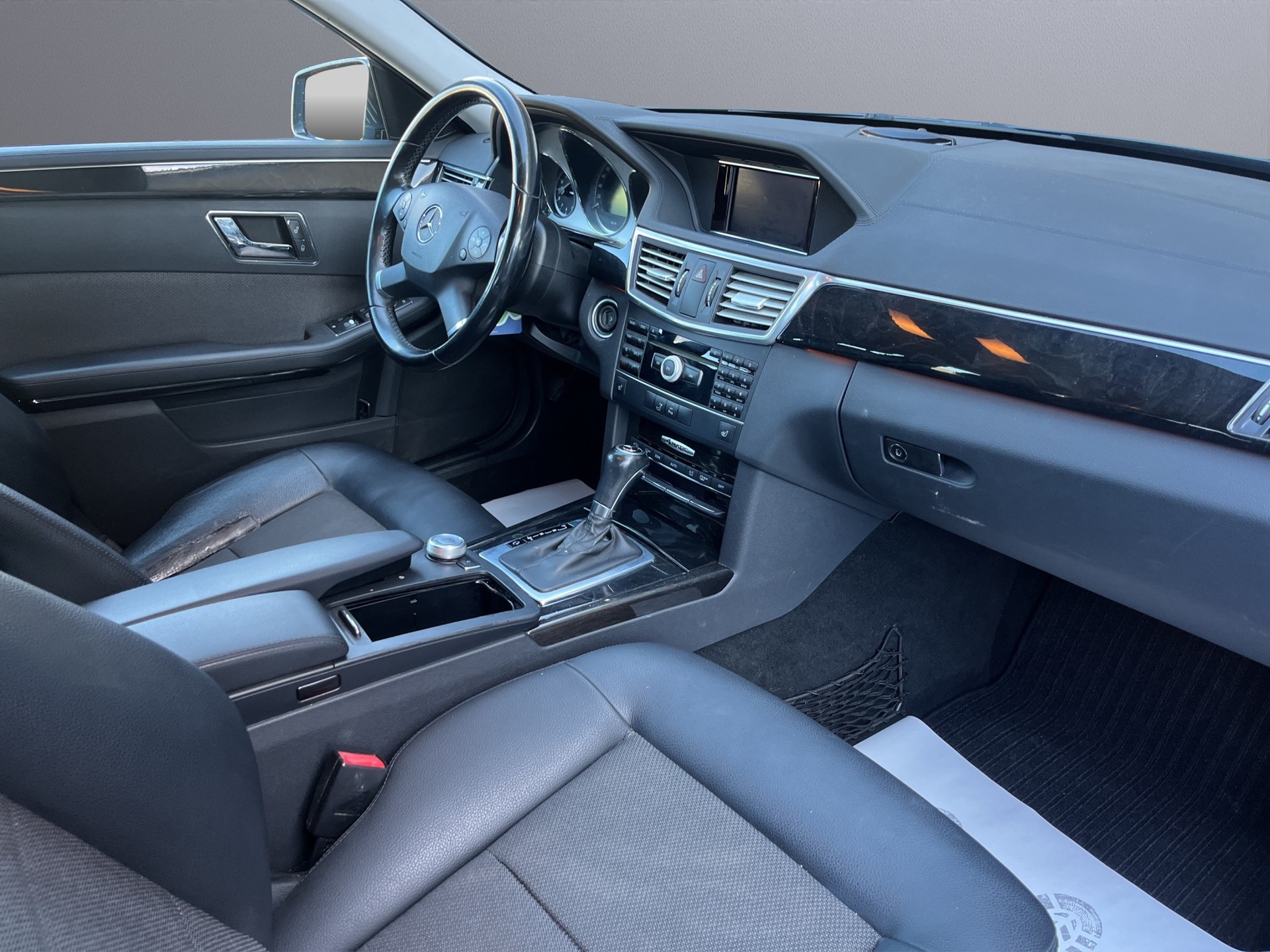 MERCEDES-BENZ E 250 CDI BlueEff. Avantgarde 4Matic 7G-Tronic-image-13