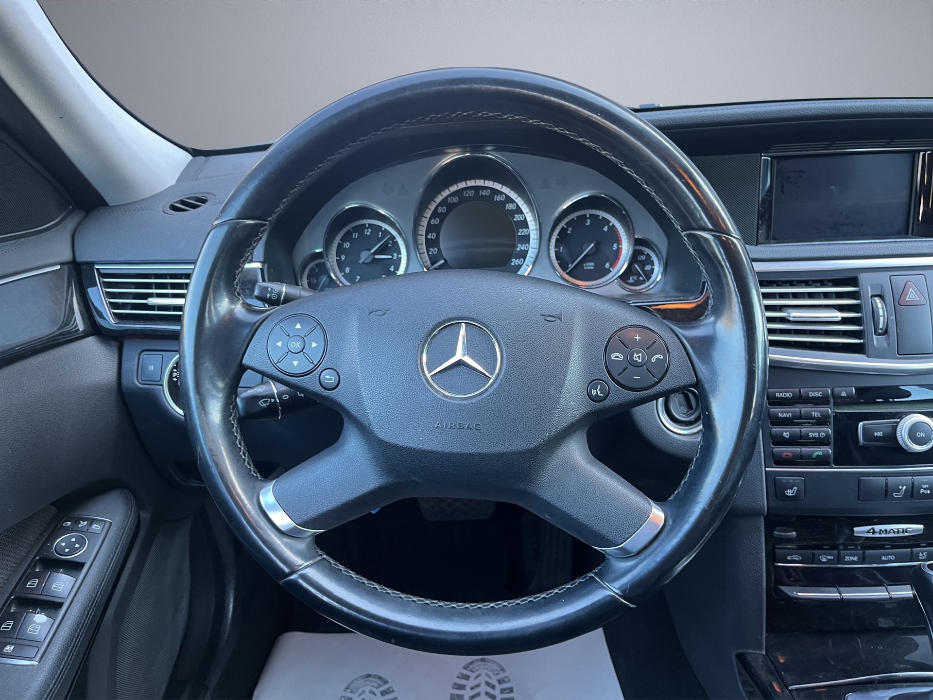 MERCEDES-BENZ E 250 CDI BlueEff. Avantgarde 4Matic 7G-Tronic-image-10