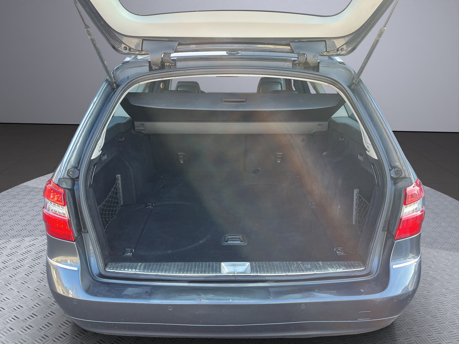 MERCEDES-BENZ E 250 CDI BlueEff. Avantgarde 4Matic 7G-Tronic-image-15