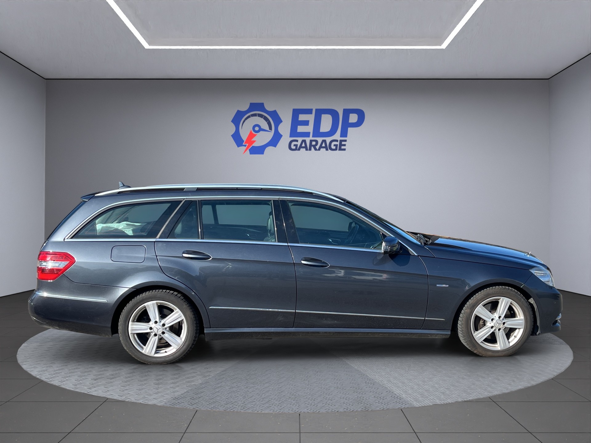 MERCEDES-BENZ E 250 CDI BlueEff. Avantgarde 4Matic 7G-Tronic-image-4