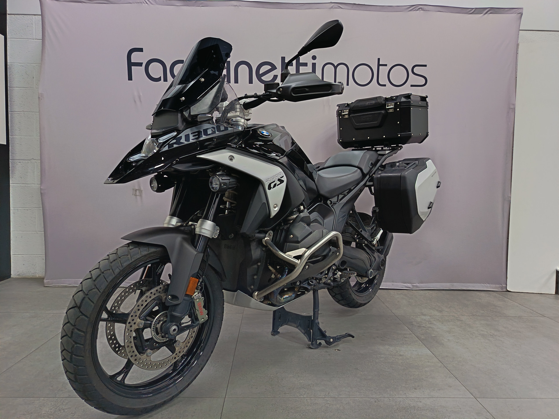 BMW R 1300 GS Triple Black-image-2