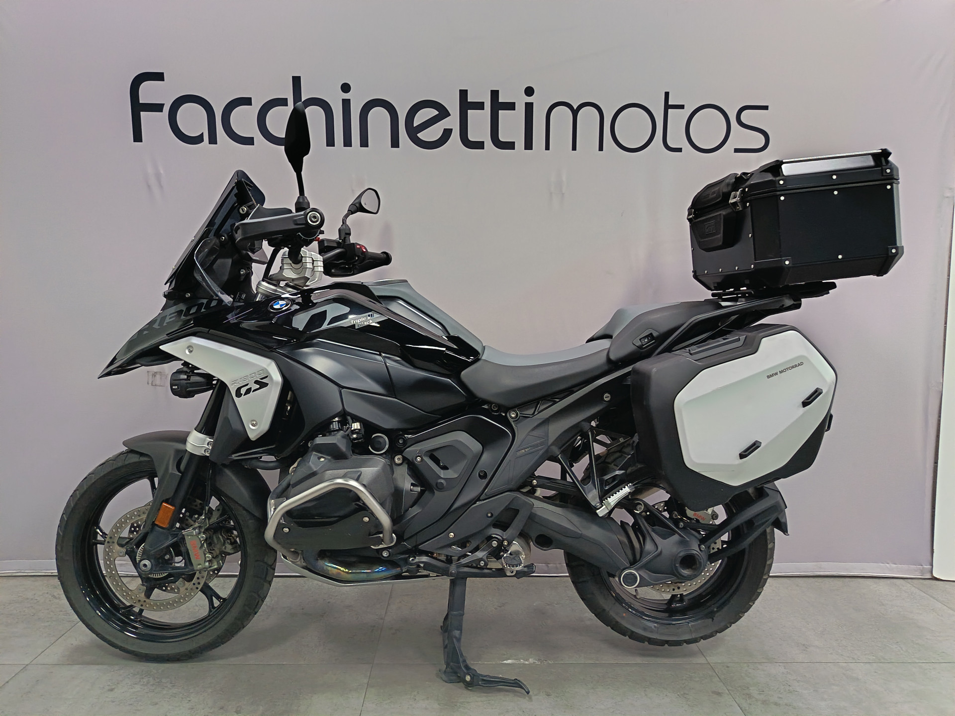 BMW R 1300 GS Triple Black-image-3