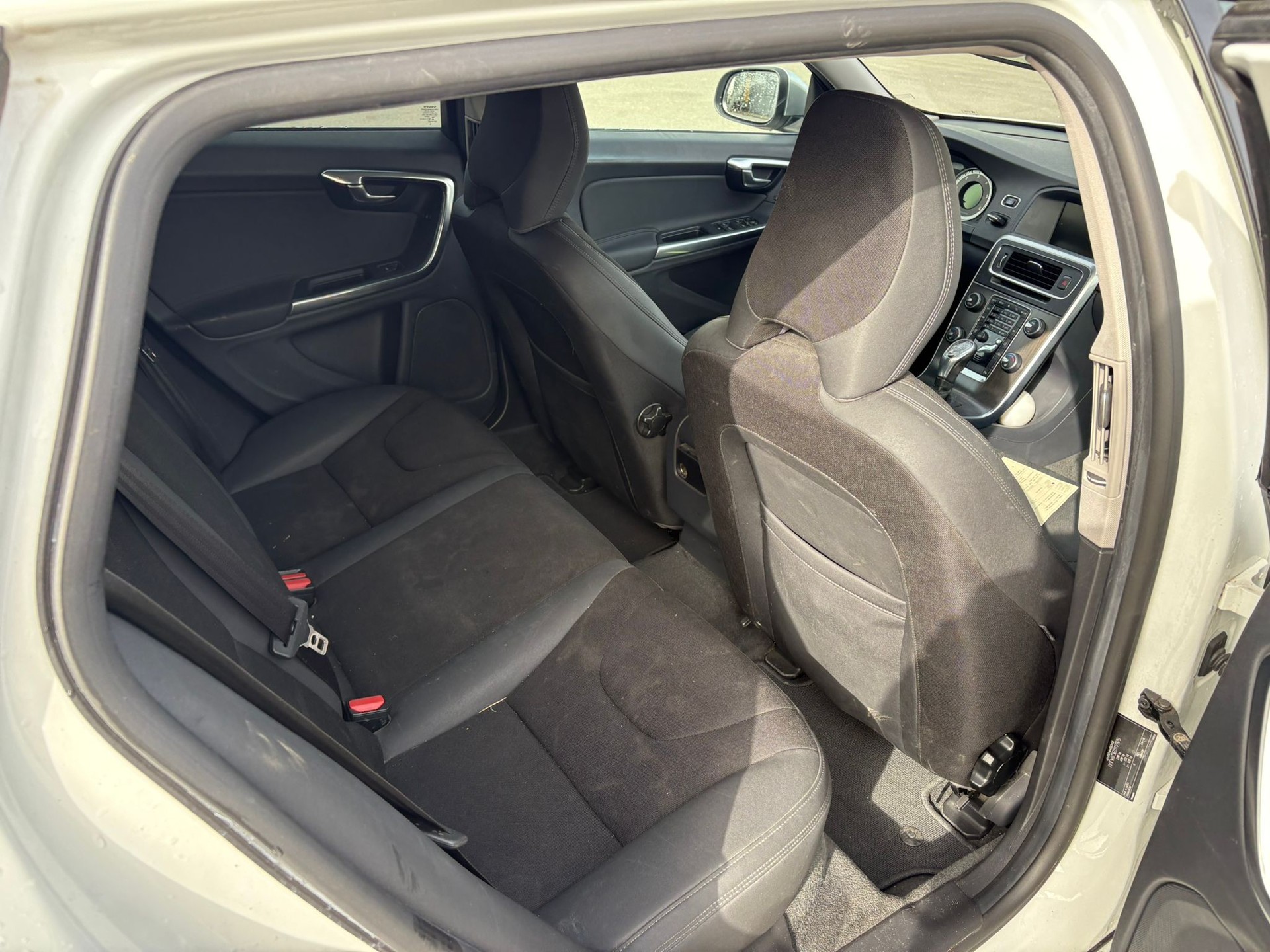 VOLVO V60 D4 AWD Momentum Geartronic-image-9