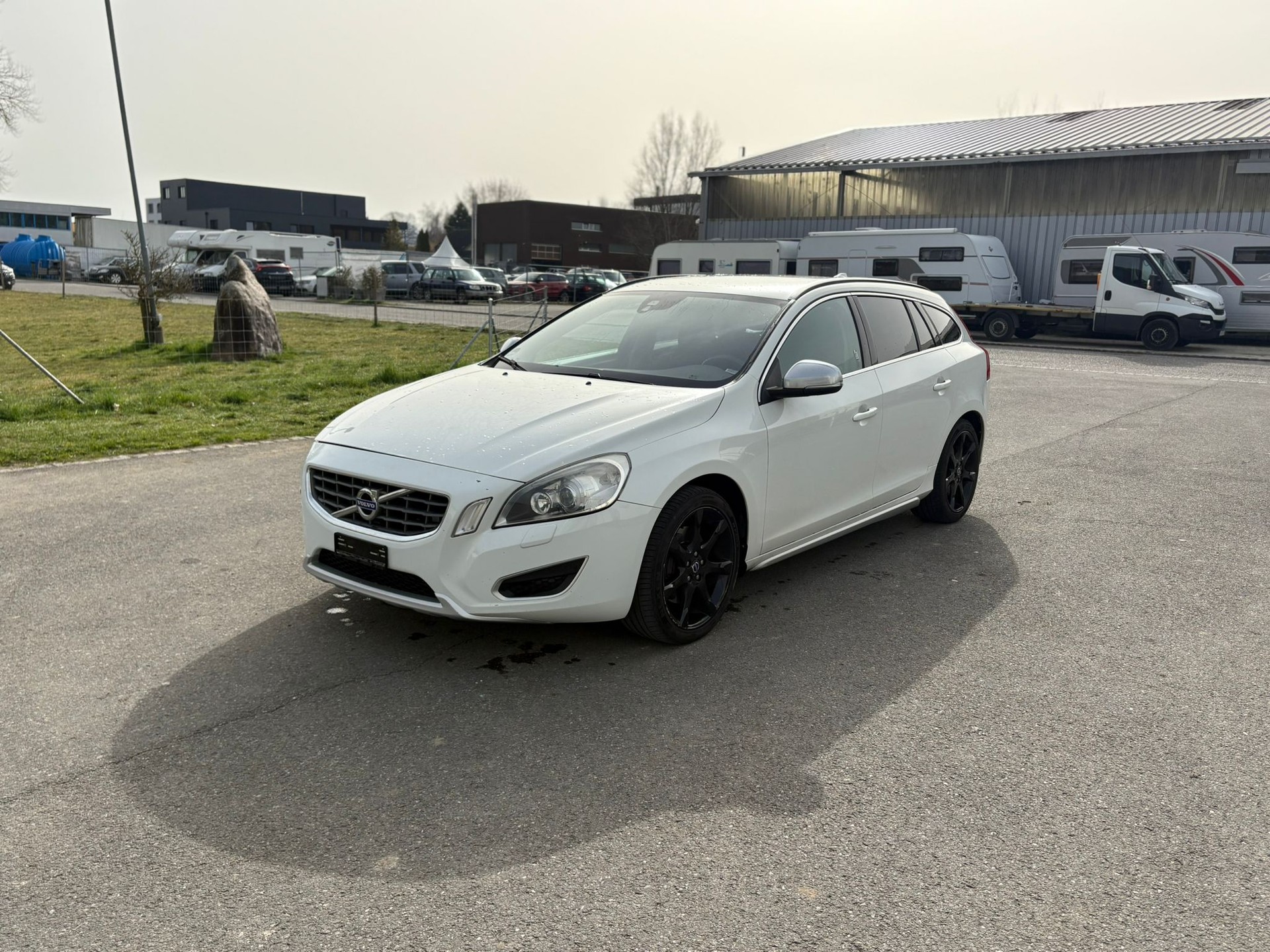 VOLVO V60 D4 AWD Momentum Geartronic-image-1