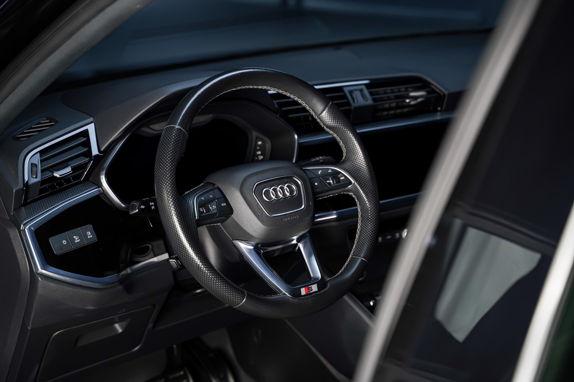 AUDI Q3 Sportback 40 TDI S line Attraction quattro S-tronic-image-9