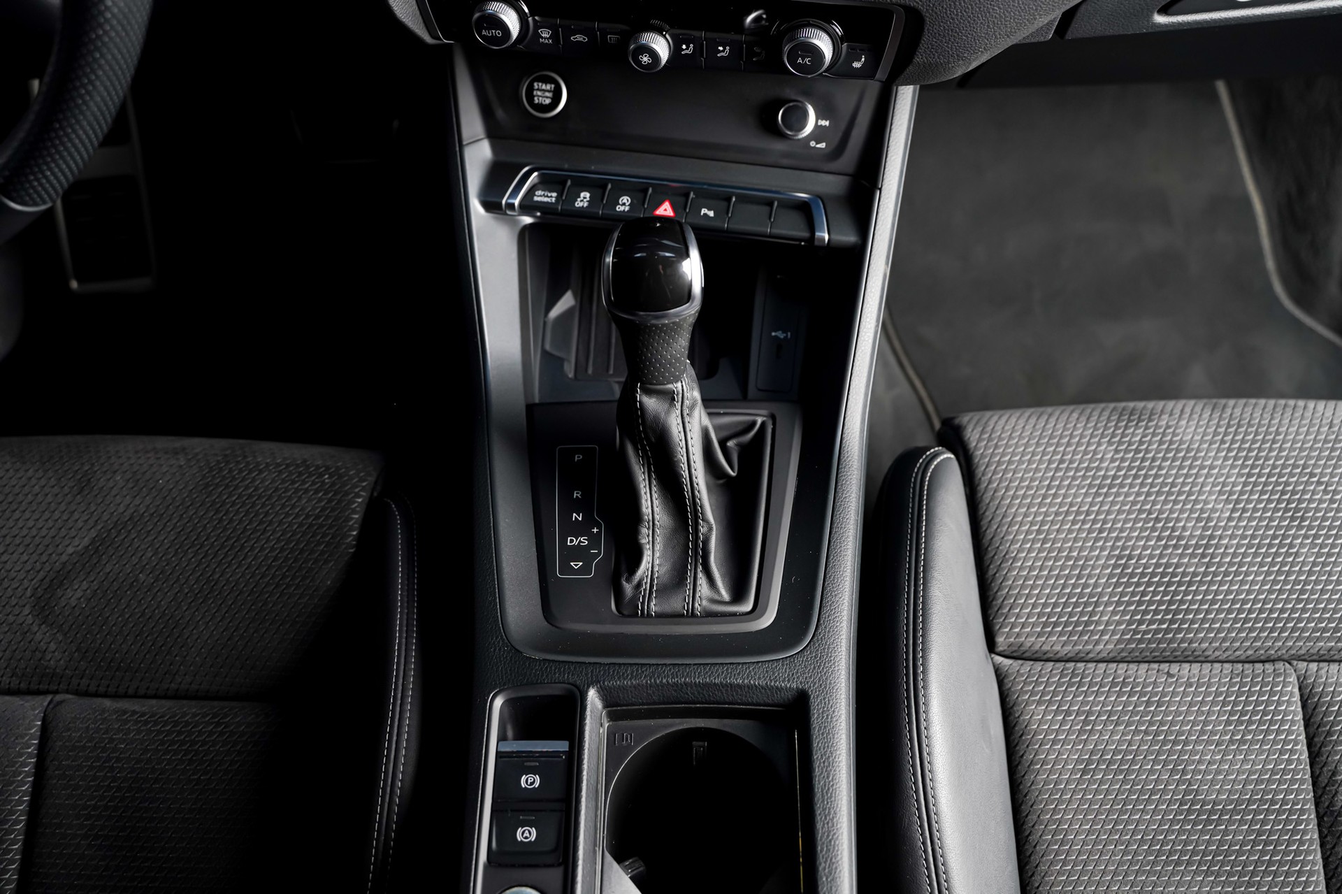 AUDI Q3 Sportback 40 TDI S line Attraction quattro S-tronic-image-23