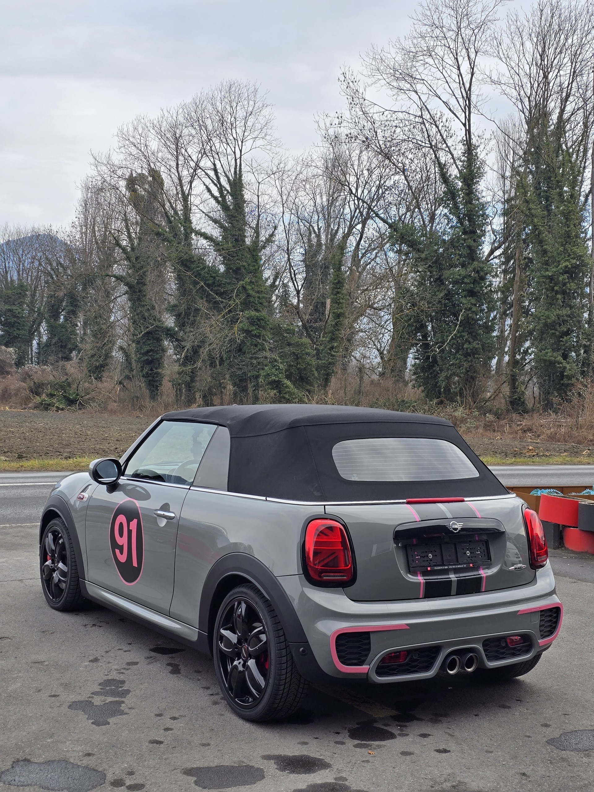 MINI Cooper John Cooper Works Cabriolet Steptronic-image-8