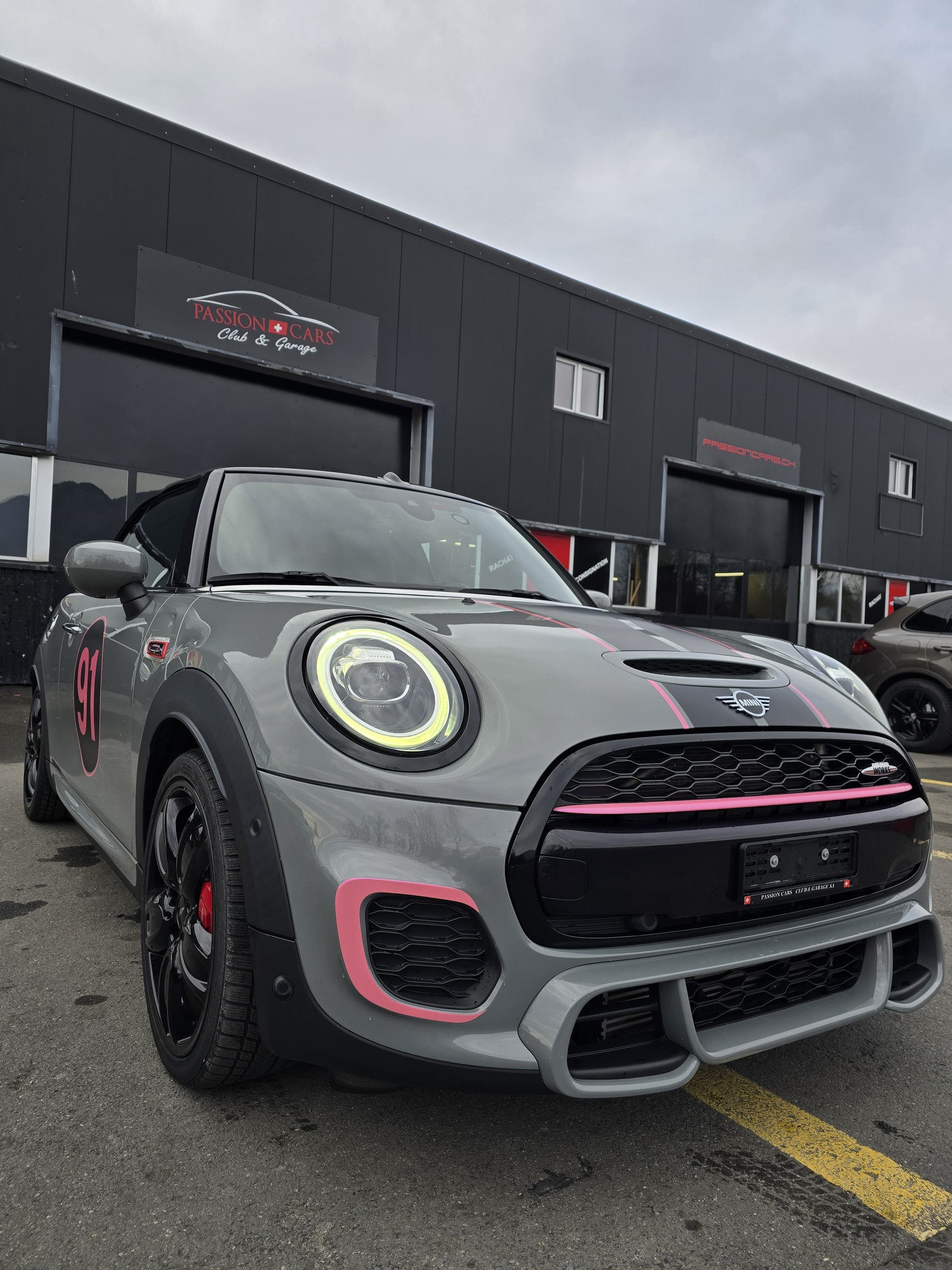 MINI Cooper John Cooper Works Cabriolet Steptronic-image-10