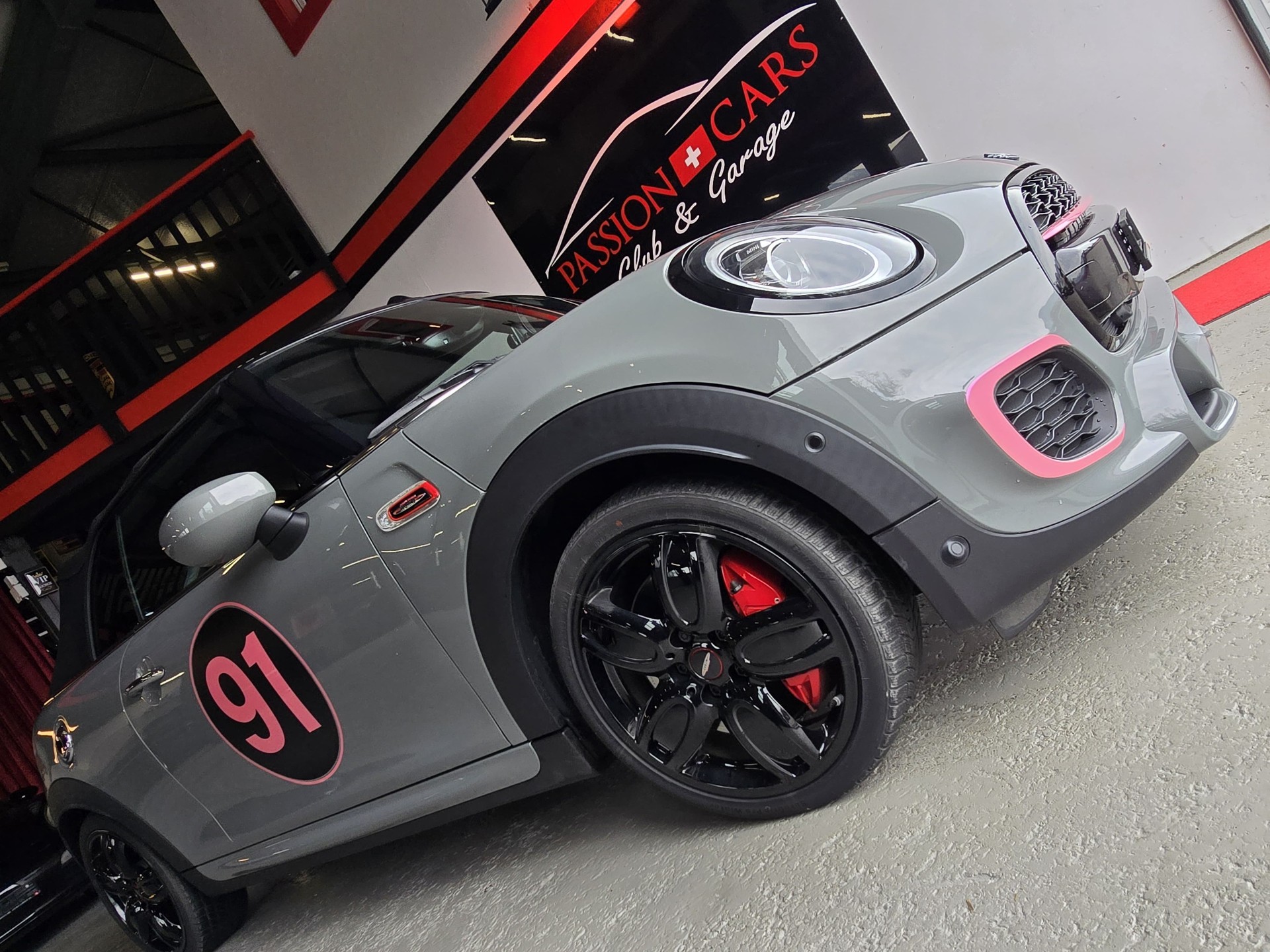 MINI Cooper John Cooper Works Cabriolet Steptronic-image-1