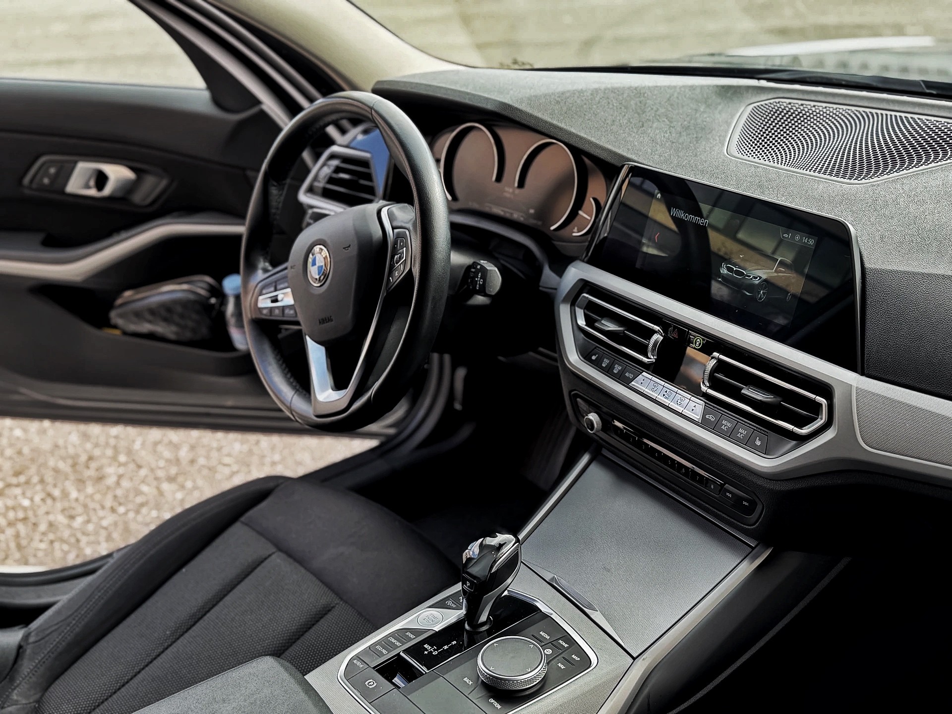 BMW 320d xDrive Touring Steptronic-image-16