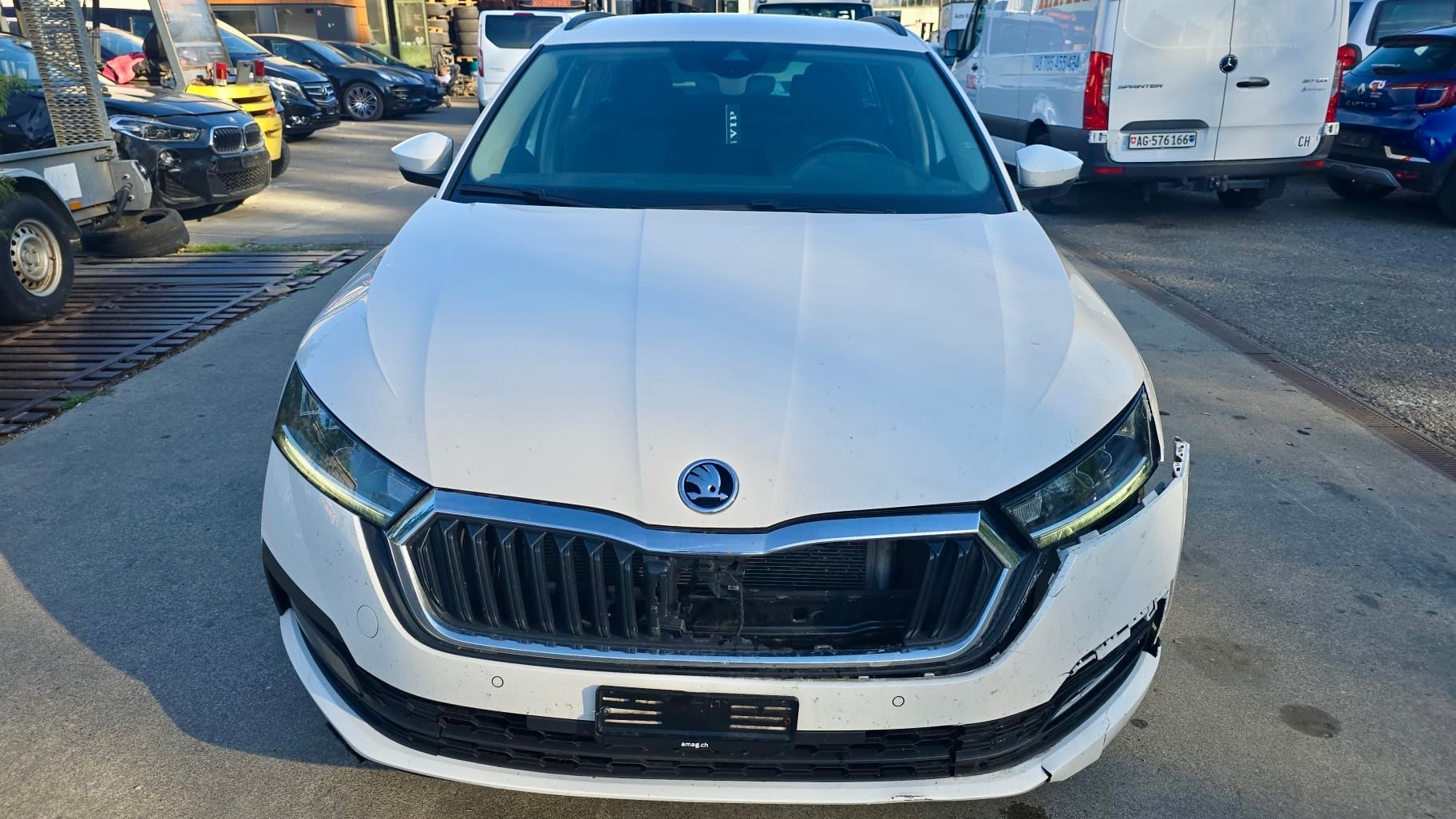 SKODA Octavia Combi 2.0 TDI DSG Ambition-image-6