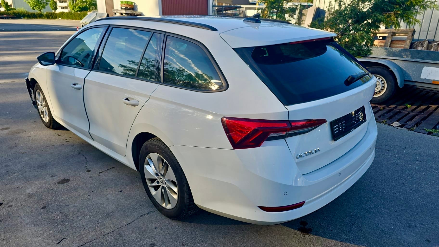SKODA Octavia Combi 2.0 TDI DSG Ambition-image-5