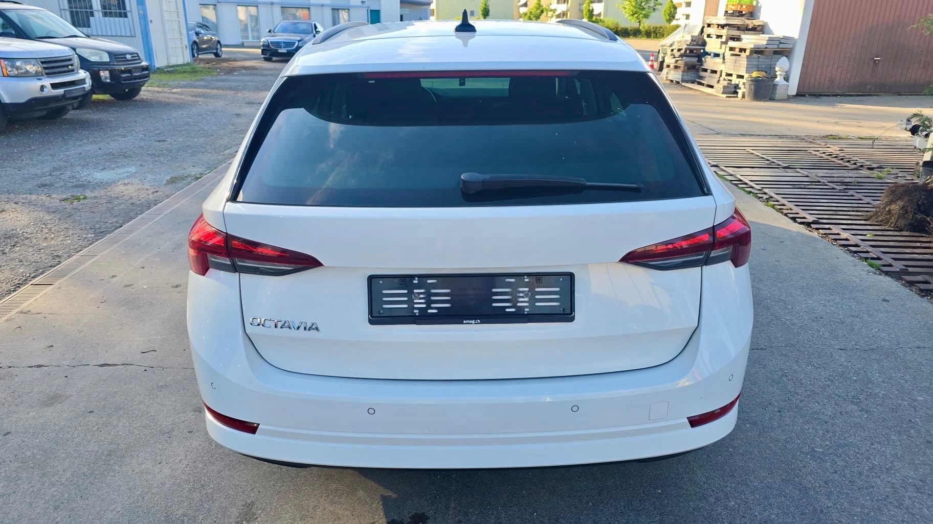 SKODA Octavia Combi 2.0 TDI DSG Ambition-image-7