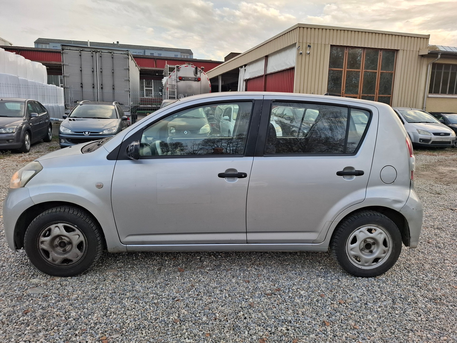 DAIHATSU SIRION-image-3