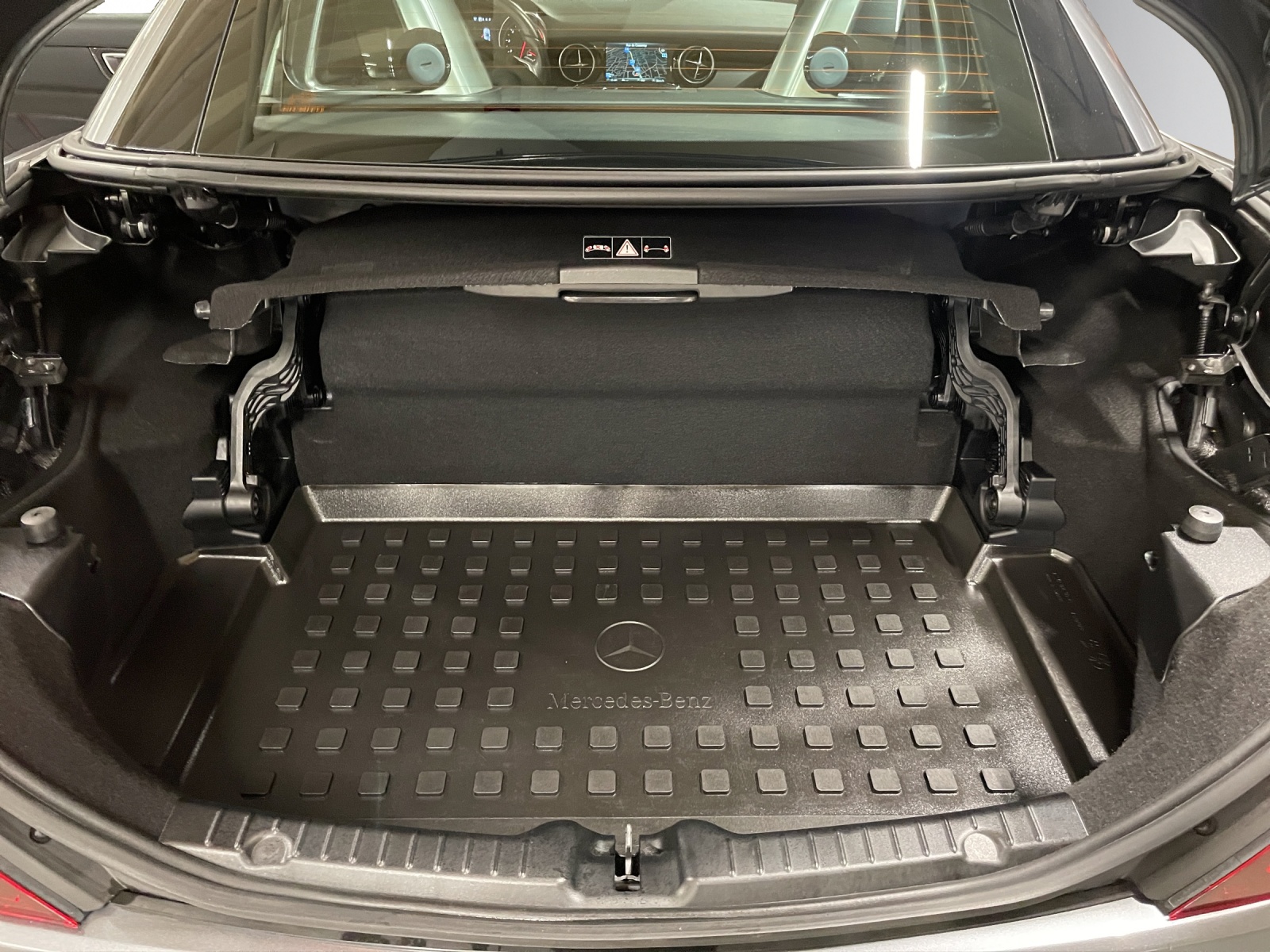MERCEDES-BENZ SLC 43 AMG-image-9