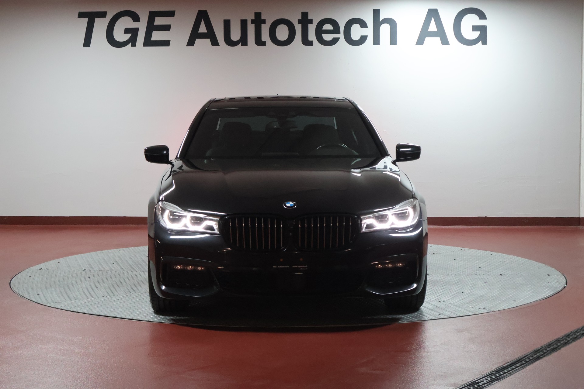 BMW 740d xDrive Steptronic M Sportpaket-showroom-element-1