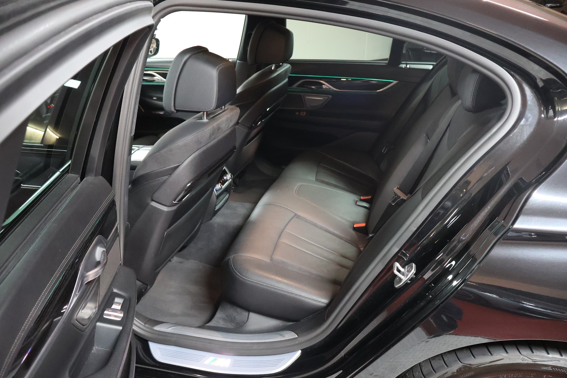 BMW 740d xDrive Steptronic M Sportpaket-image-18