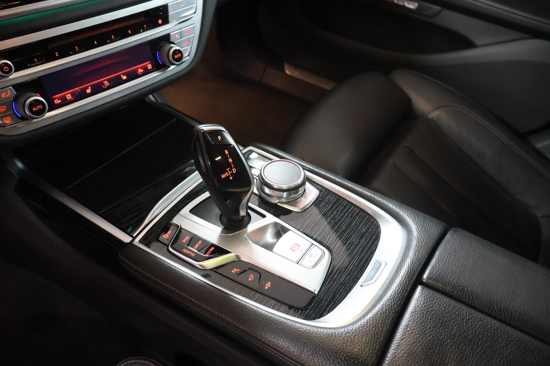 BMW 740d xDrive Steptronic M Sportpaket-image-13
