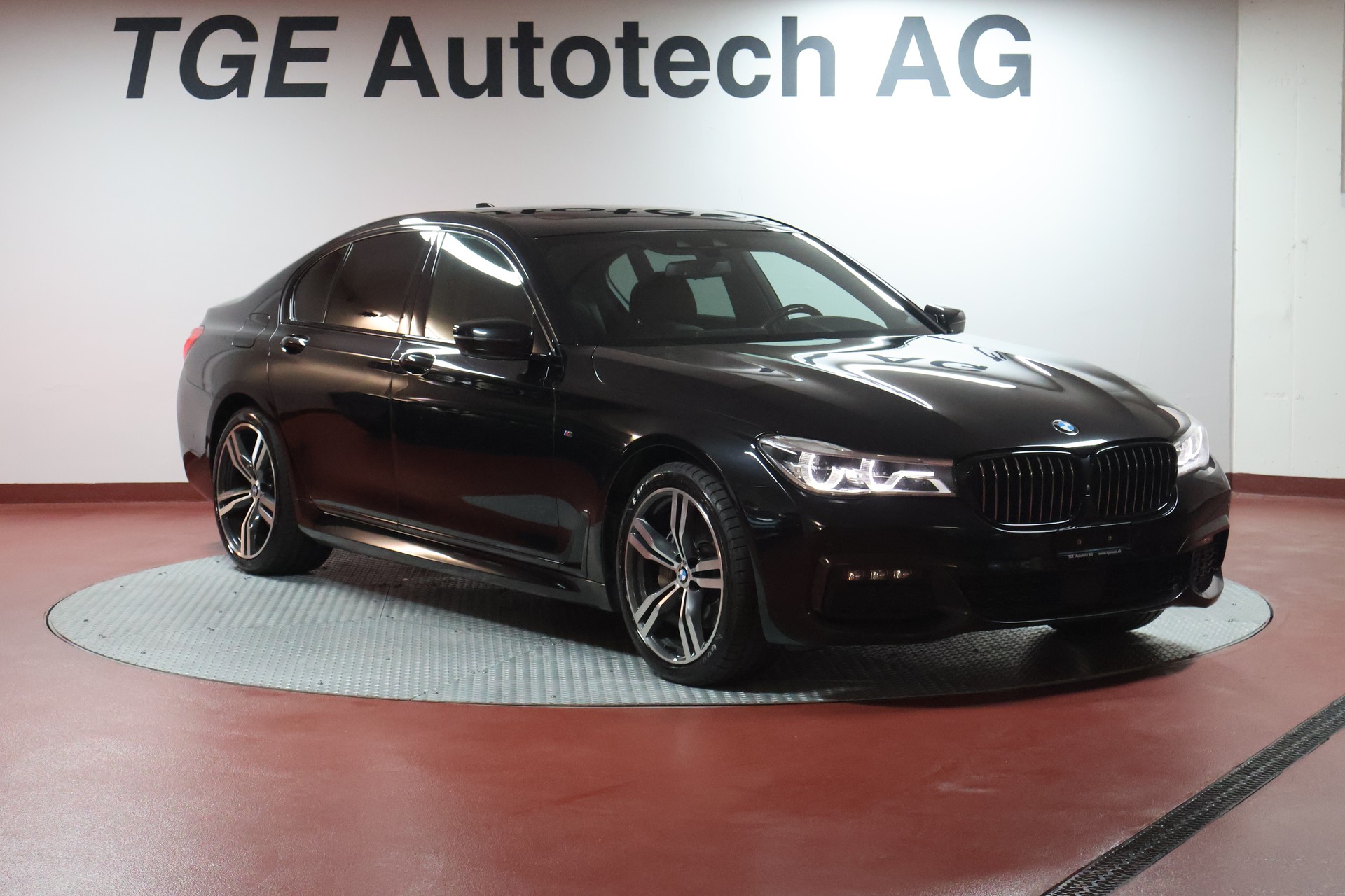 BMW 740d xDrive Steptronic M Sportpaket-showroom-element-2