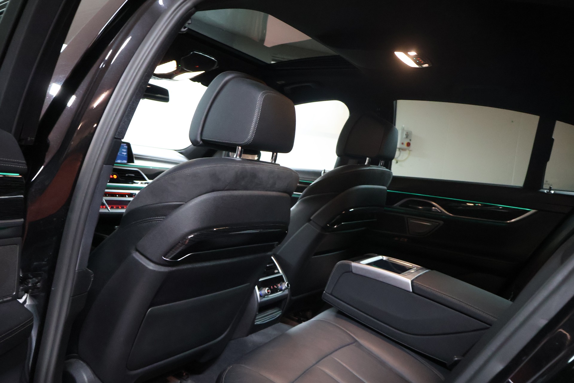 BMW 740d xDrive Steptronic M Sportpaket-image-16