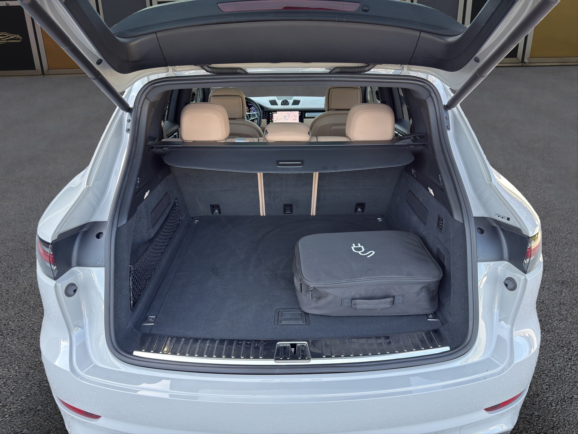 PORSCHE Cayenne 3.0 V6 E-Hybrid Platinum Edition-image-14