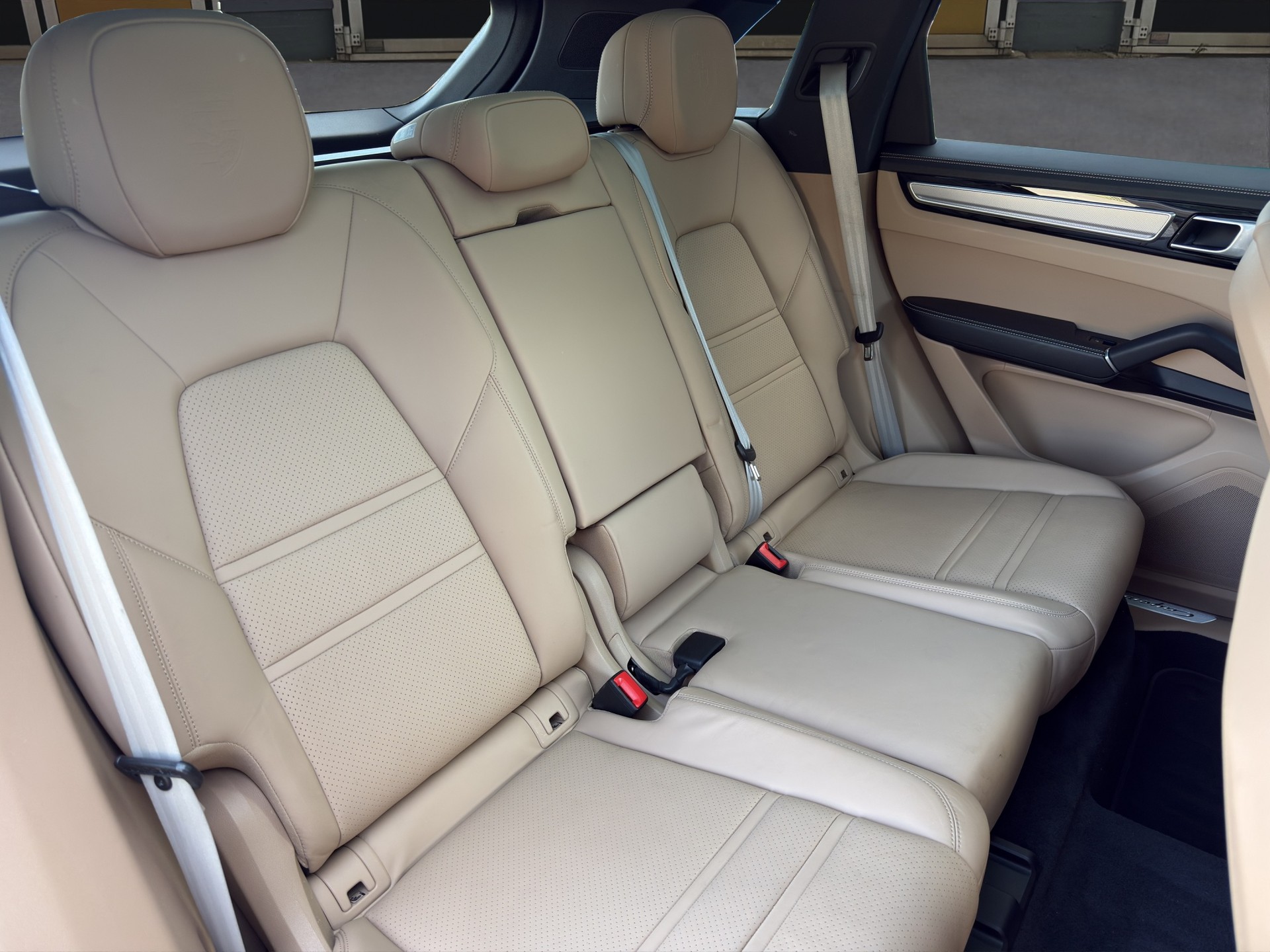 PORSCHE Cayenne 3.0 V6 E-Hybrid Platinum Edition-image-13
