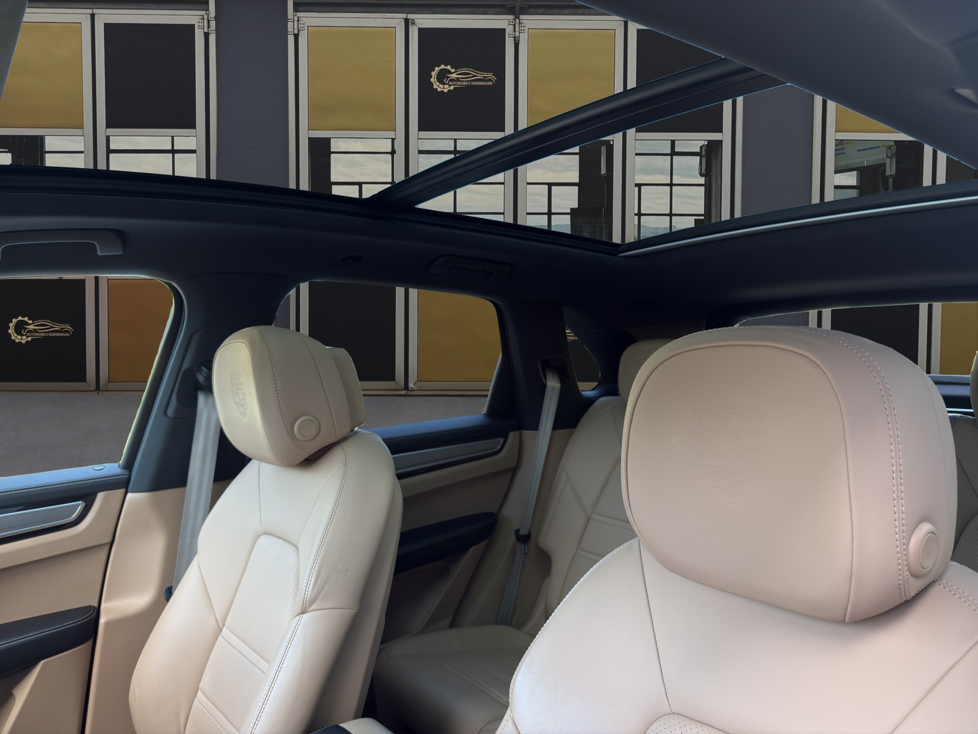PORSCHE Cayenne 3.0 V6 E-Hybrid Platinum Edition-image-12