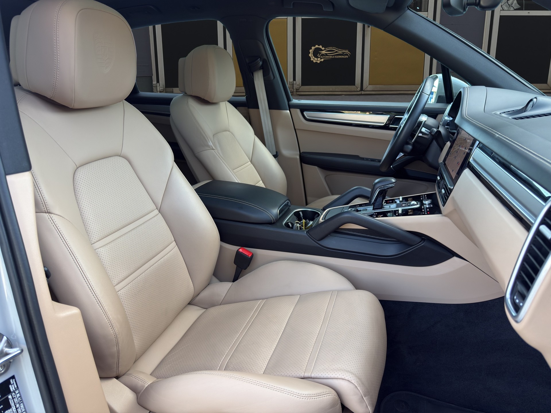 PORSCHE Cayenne 3.0 V6 E-Hybrid Platinum Edition-image-9