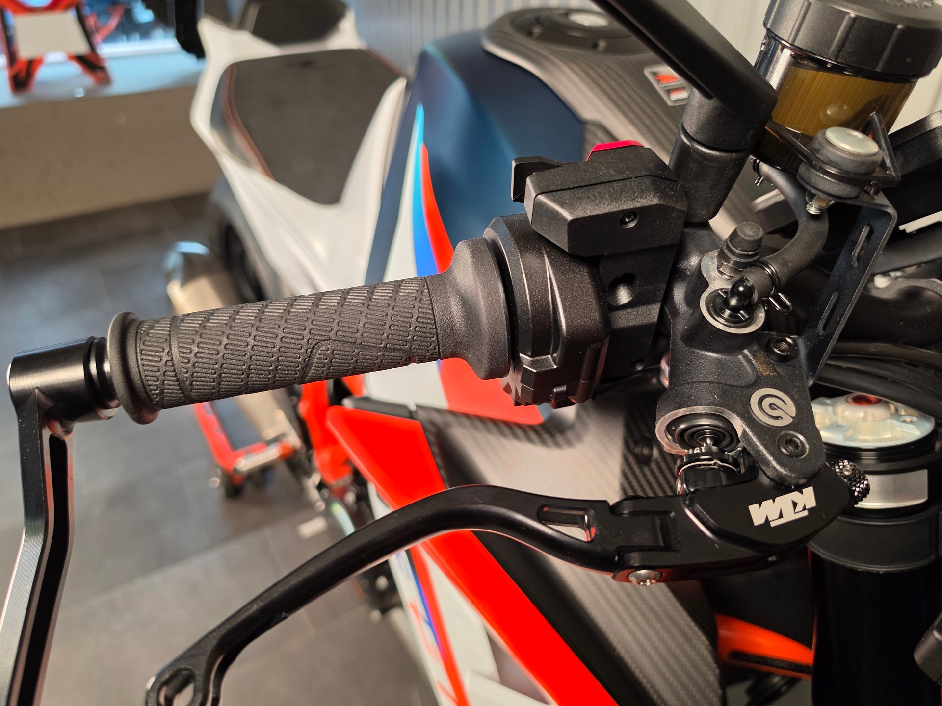 KTM 1390 Super Duke RR-image-13