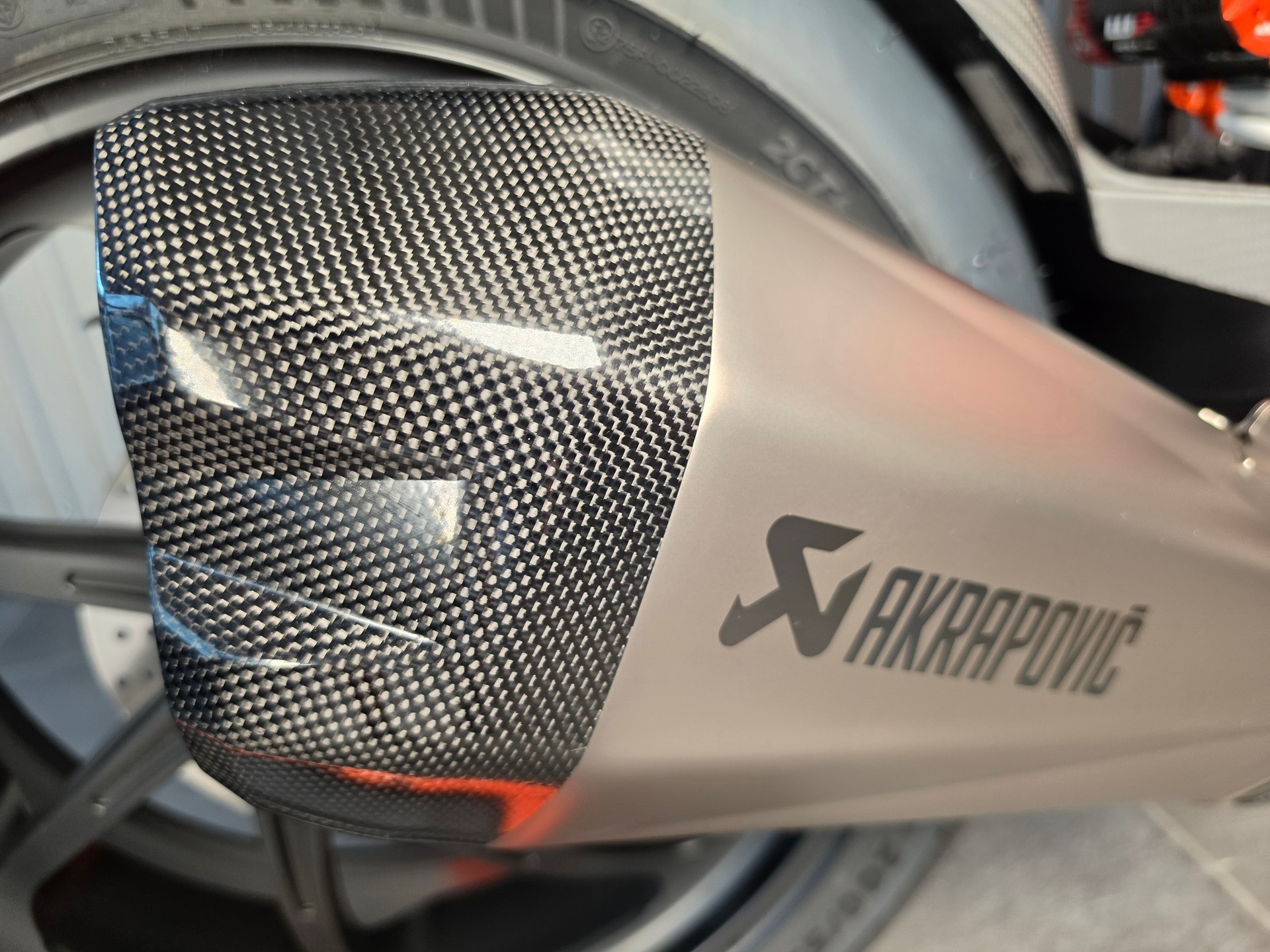 KTM 1390 Super Duke RR-image-8